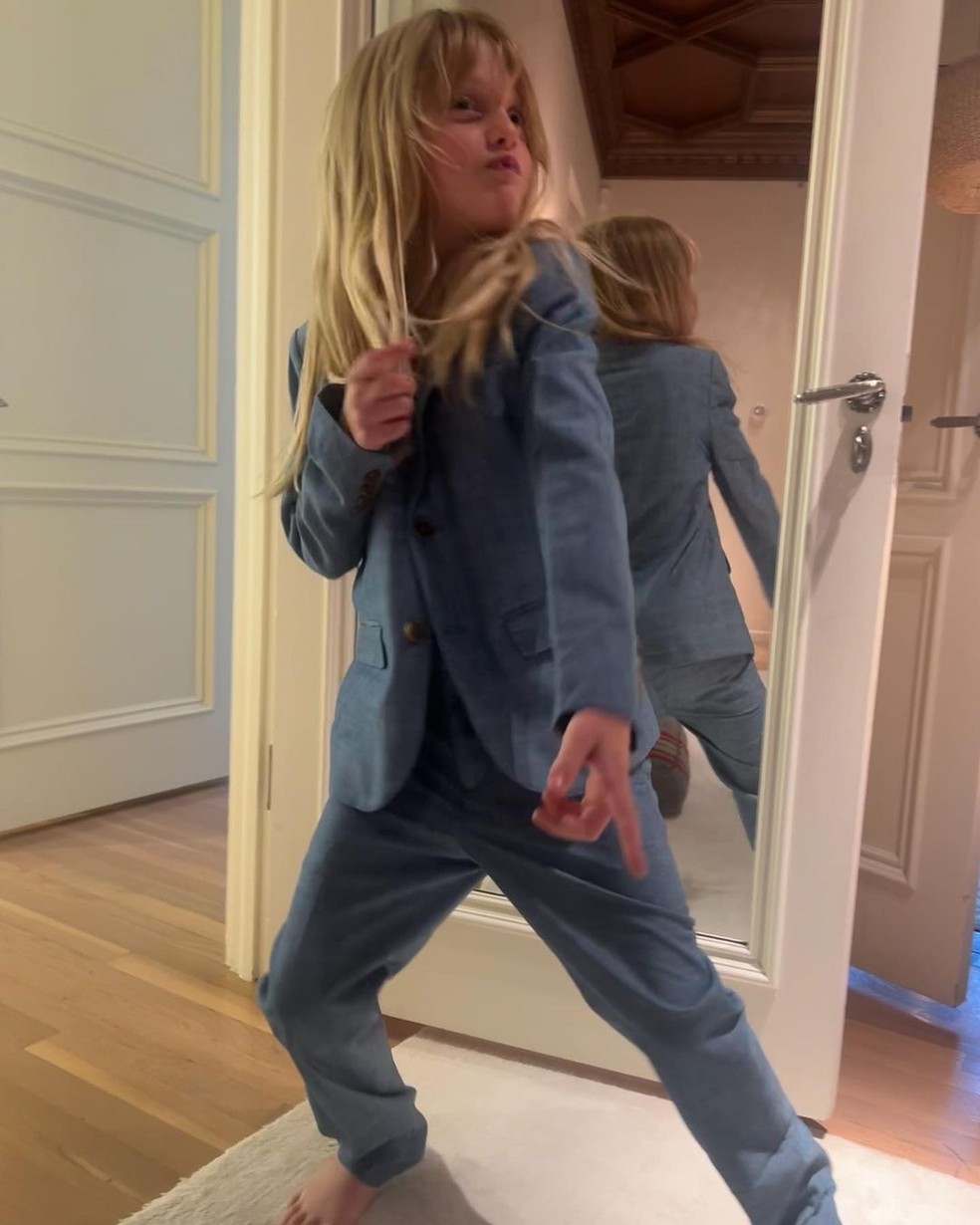 Liv Tyler mostra rara foto do filho de 18 anos em formatura: 'Muito ...