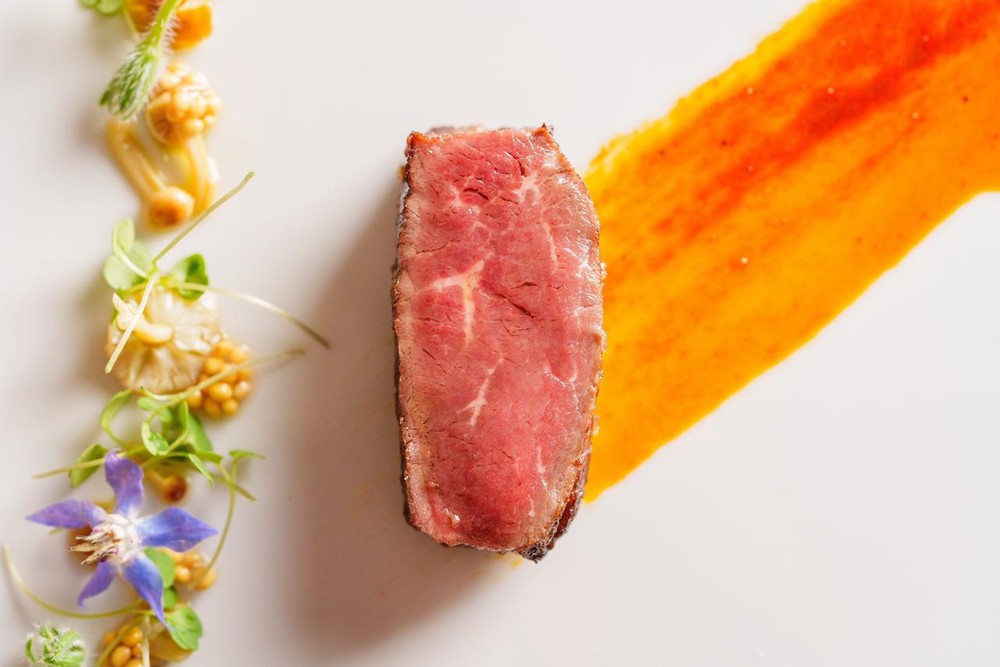 Restaurante Simone em São Paulo lança menu degustação com Louis XIII