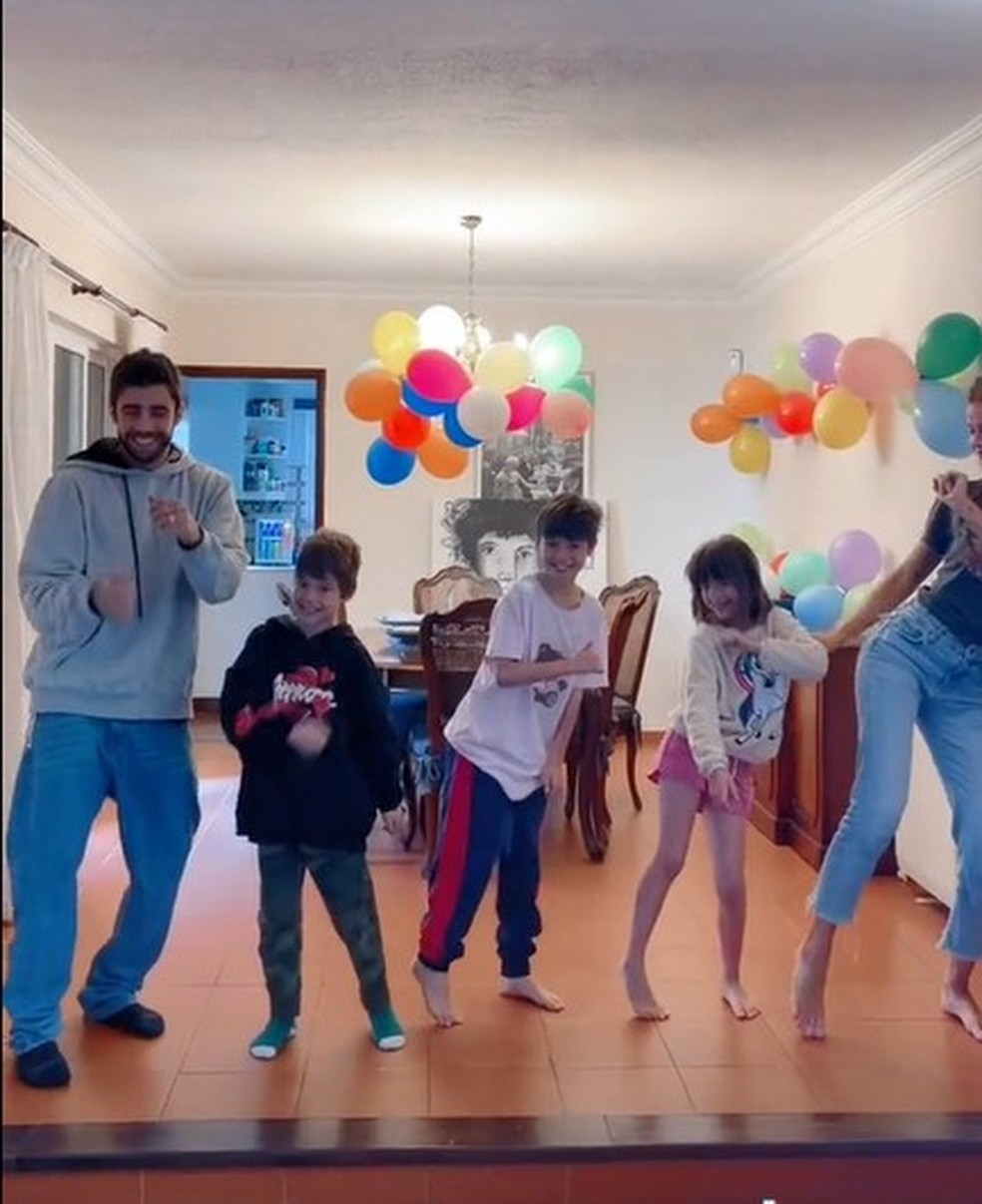 Em Portugal, Pedro Scooby registra encontro com os filhos após 3 meses  (Foto: Reprodução/  ) — Foto: Vogue