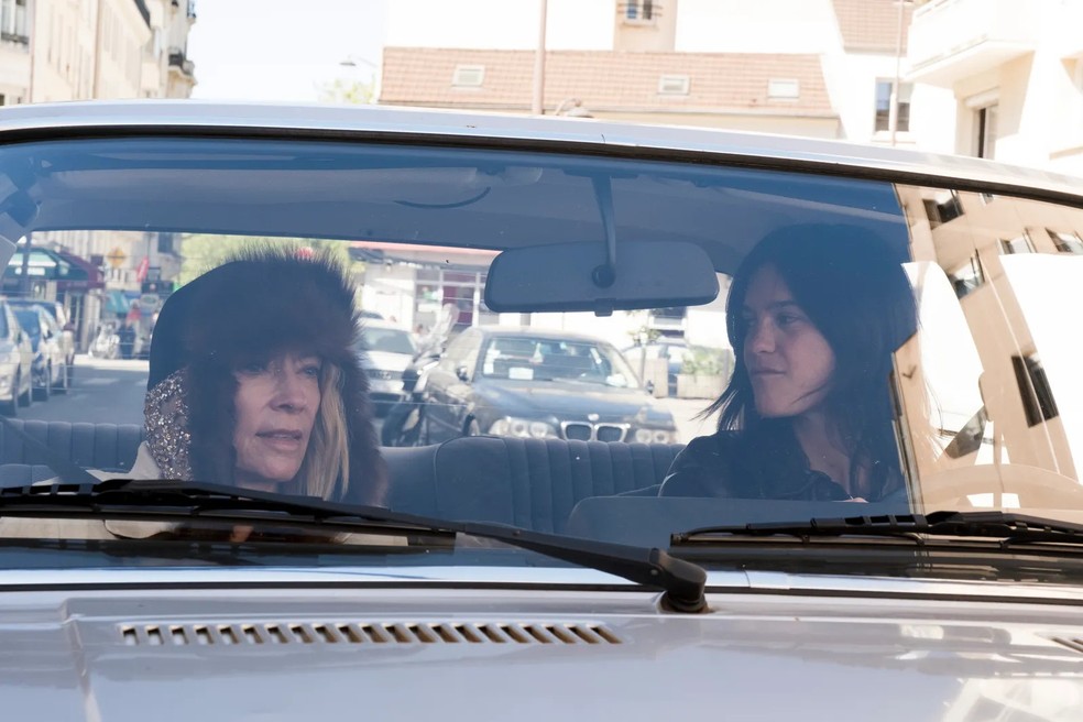 Kim Gordon e Suzanne Lindon falam sobre cinema, amizade e a colaboração com Claire Denis para o Miu Miu Women’s Tales — Foto: Reprodução/ Brigitte Lacombe