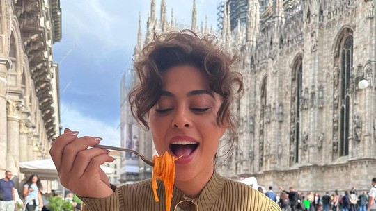 Juliana Paes abre álbum de fotos de viagem para Itália