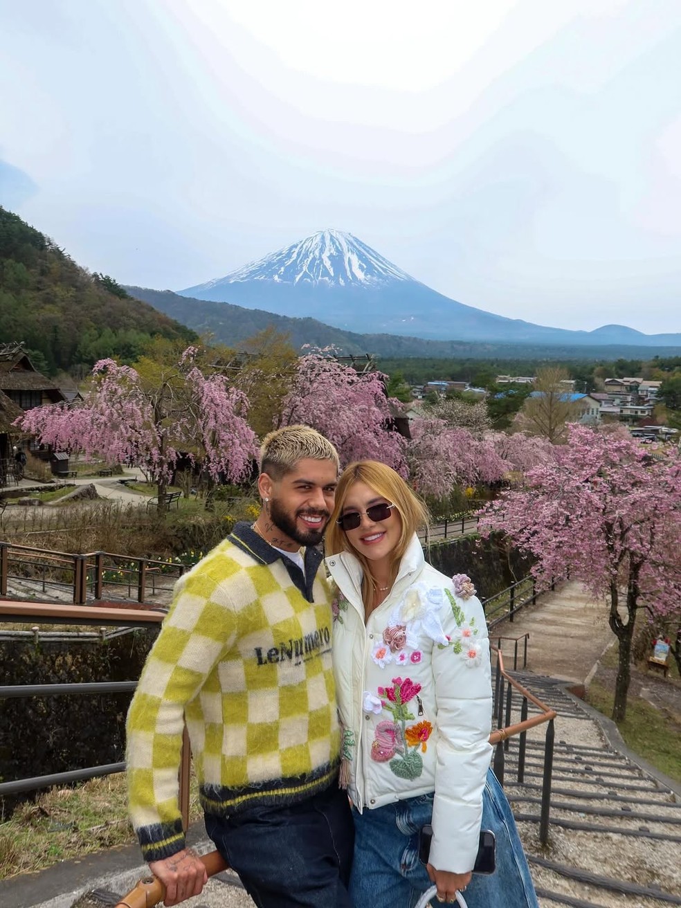 Virginia e Zé Felipe visitam o Monte Fuji — Foto: Reprodução/Instagram