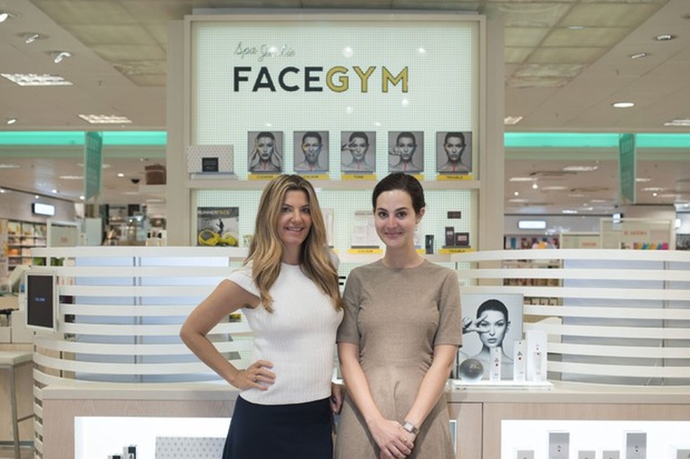FaceGym Vic Ceridono experimenta a ginástica facial da Selfridges