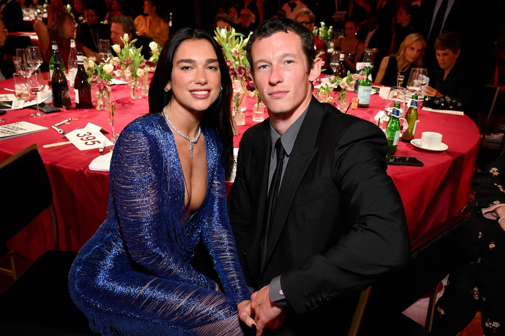 Dua Lipa e Callum Turner — Foto: Getty Images