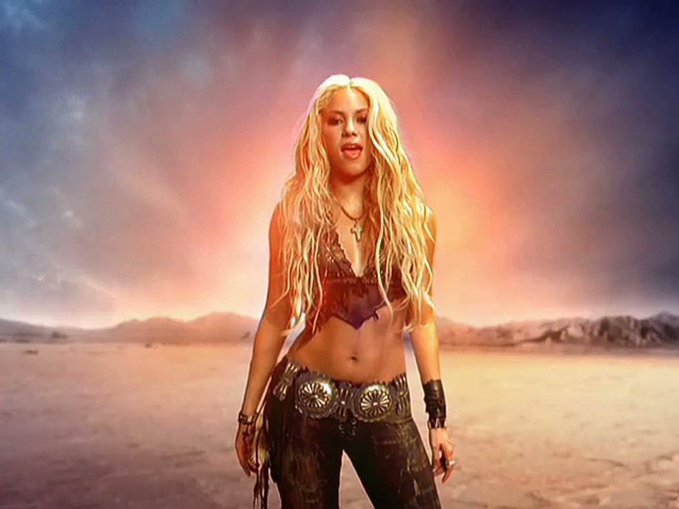 Shakira usou criação de Ligia em clipe (Foto: Reprodução) — Foto: Vogue