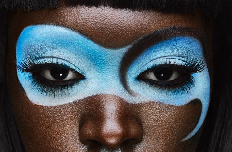 Maquiagens surrealistas inspiradas nos cenários do Baile da Vogue 2023 — Foto: GABRIELA SCHMID/ Arquivo Vogue