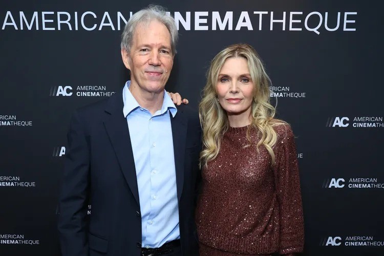 Michelle Pfeiffer relembra encontro inesperado que deu iníci