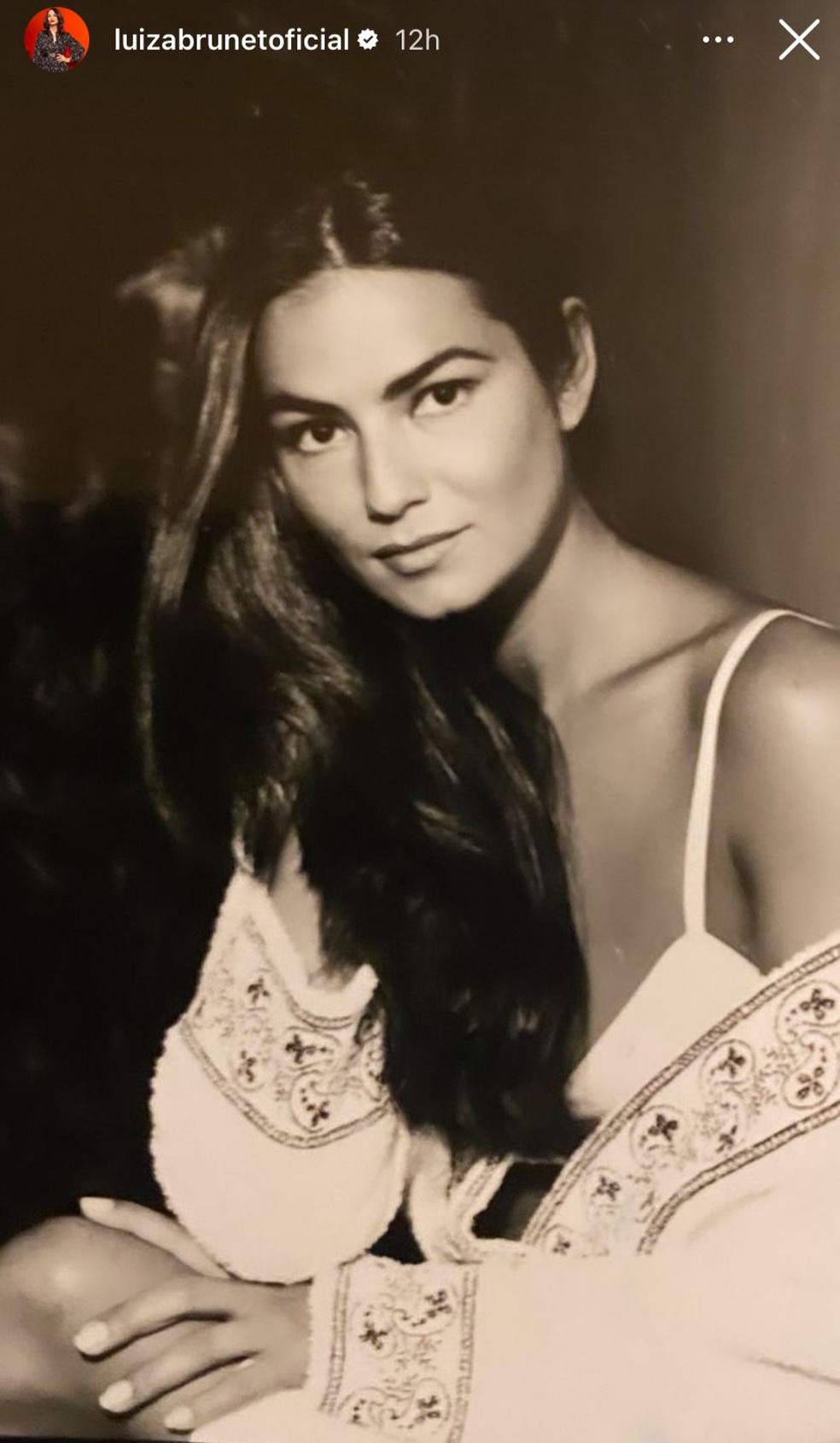 Luiza Brunet recupera filmes de fotos antigas da carreira