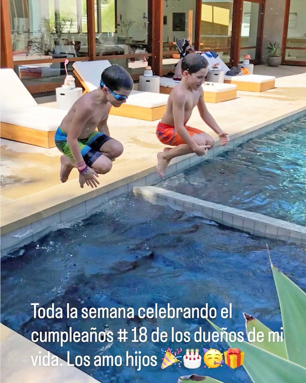 Ricky Martin celebra os 18 anos dos filhos gêmeos Matteo e Valentino — Foto: GettyImages/Instagram
