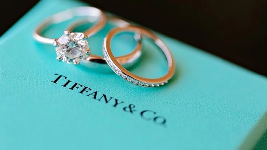 Conheça os aneis de noivado mais icônicos da Tiffany & Co. e quanto eles custam