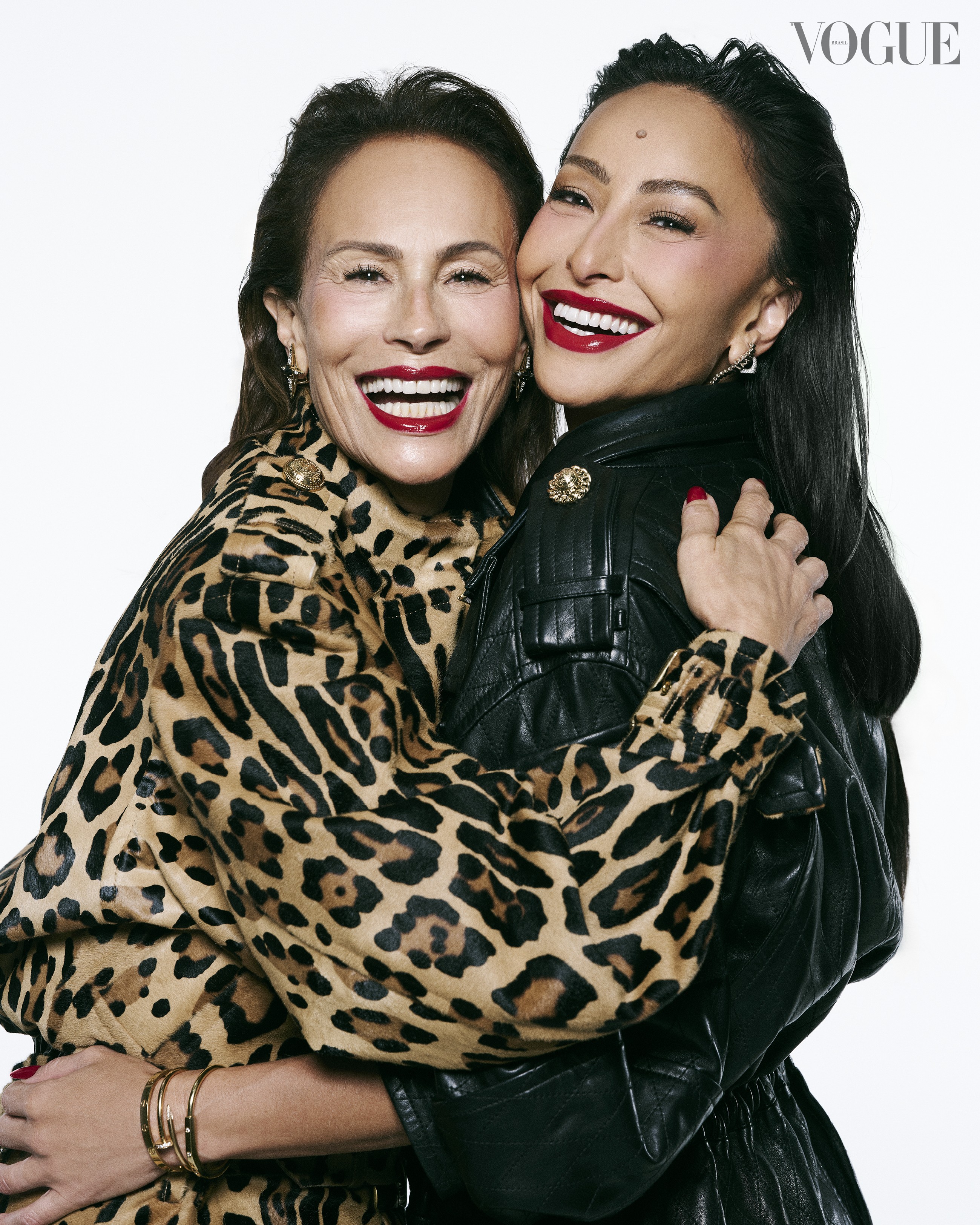Sabrina Sato e Andrea Dellal conversam sobre exposição