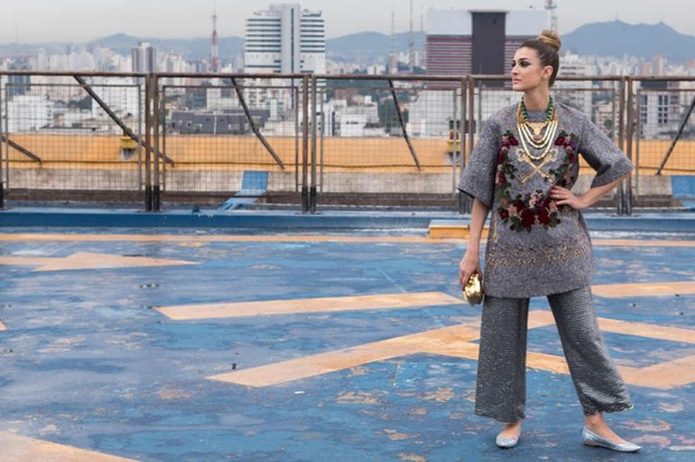 Barbara Migliori encarna a foliã fashionista (Foto: Camila Guerreiro) — Foto: Vogue