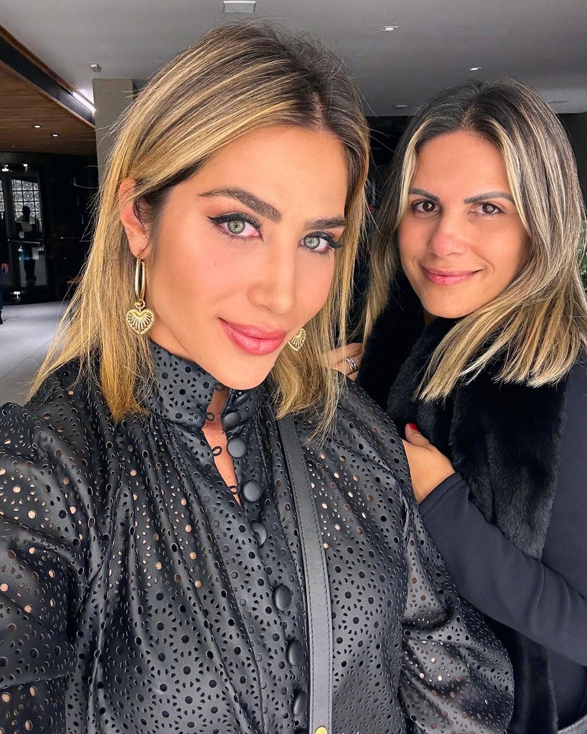 Jéssica Beatriz posa com a mãe e impressiona fãs: 'Todo mundo diz que ...