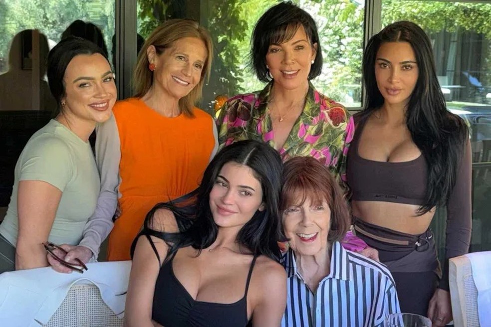 Foto de Kylie Jenner para o Dia das Mães com Cici Bussey, Kris Jenner, MJ e Kim Kardashian — Foto: Reprodução/Instagram