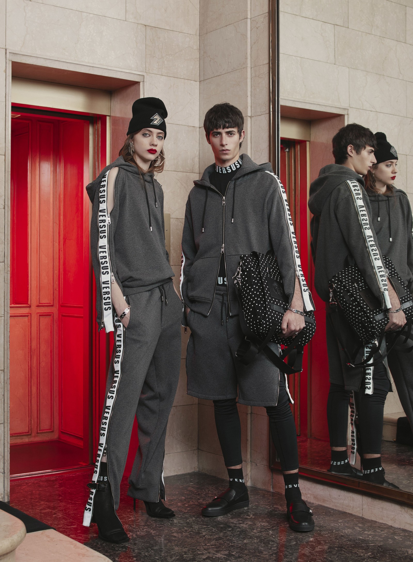 Versus Versace traz coleção 'pé no chão' para pre-fall