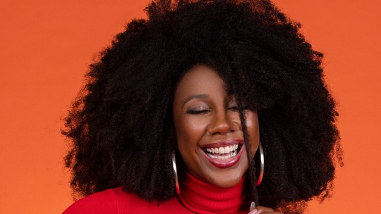 No Dia Mundial do Cabelo Afro, Camilla de Lucas fala sobre autoaceitação e transição capilar