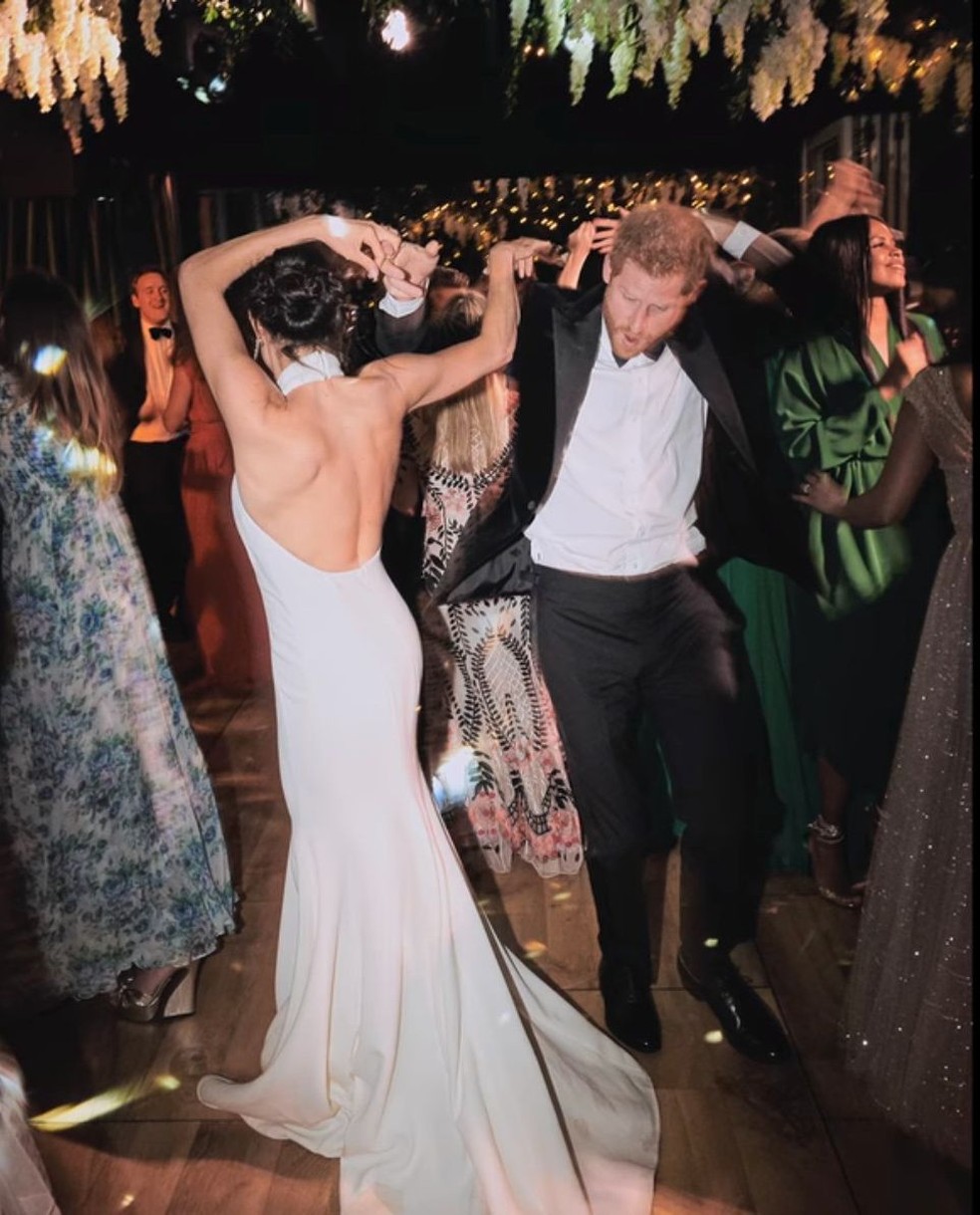 Príncipe Harry e Meghan Markle divulgam fotos inéditas de seu casamento  — Foto: Netflix