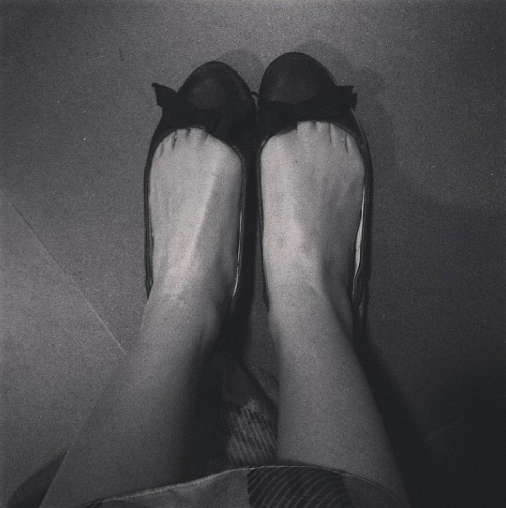 Detalhe das sapatilhas Louboutin entrega às convidadas (Foto: Reprodução/Instagram) — Foto: Vogue