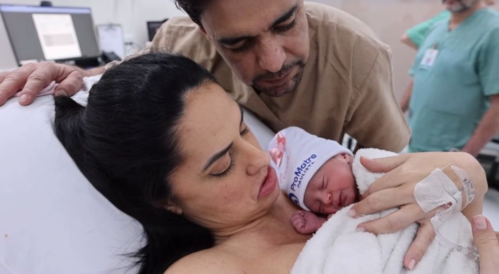 Graciele Lacerda, Zezé Di Camargo e Clara — Foto: Hanna Rocha