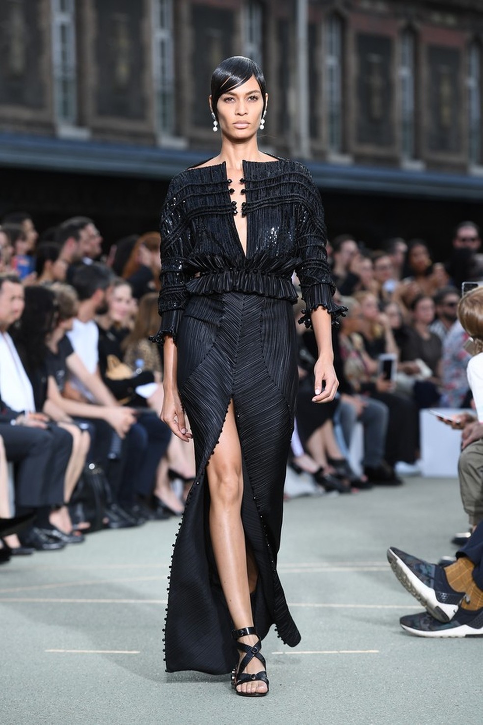 Givenchy desfila couture com casting estrelado em meio ao verão 2017 ...