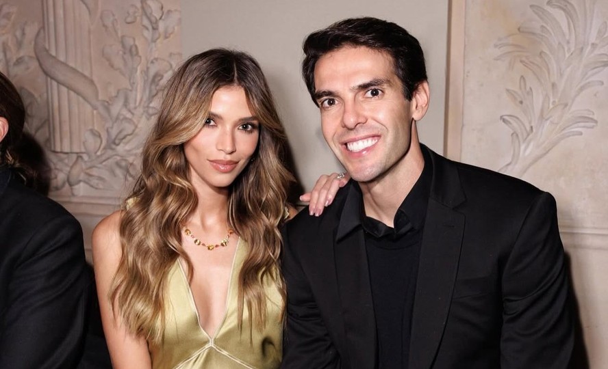 Kaká abre álbum de estadia em Paris com a esposa, Carol Leite