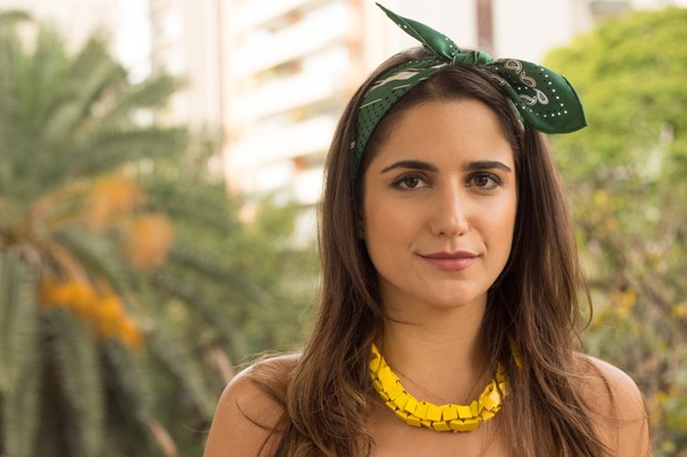 Paola de Orleans e Bragança e Luiza Souza ensinam a usar bandana no verão  2015, Vídeos