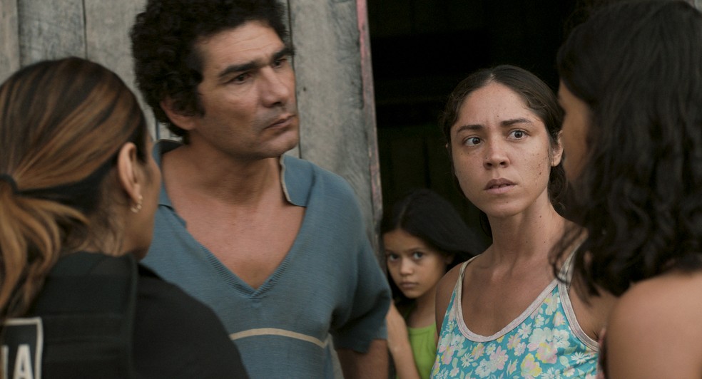 Delicado e implacável, 'Manas' nos convida a ouvir o que o silêncio ...