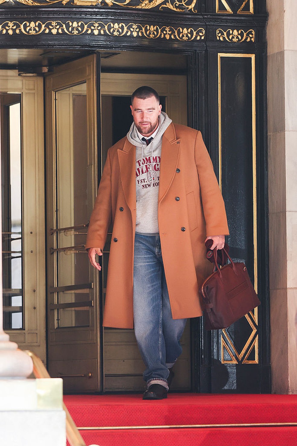 Travis Kelce no set de uma sessão de fotos da Tommy Hilfiger em Nova York — Foto: GettyImages