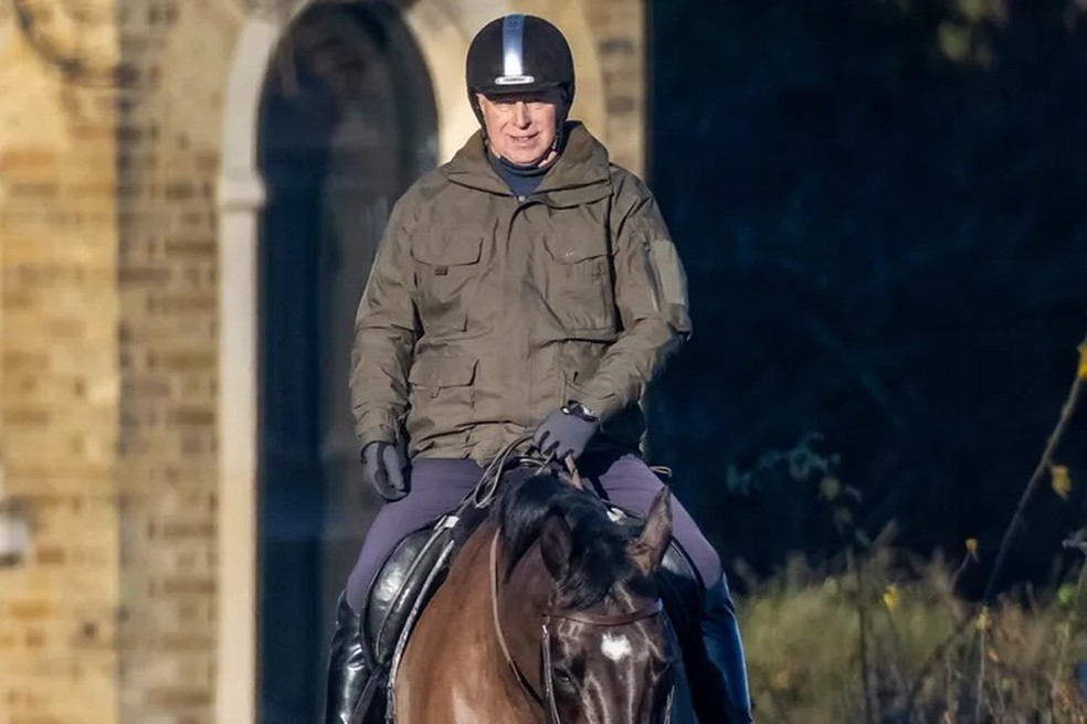 Ex-príncipe Andrew fará um passeio a cavalo em 13 de dezembro de 2025 — Foto: Divulgação