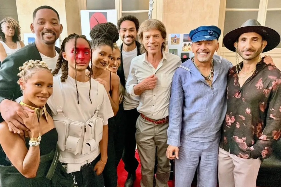 Will Smith, Jada Pinkett Smith, Jaden Smith, Willow Smith, Trey Smith, Adrienne Banfield-Norris e Mick Jagger durante a Semana de Moda de Paris — Foto: Reprodução/Instagram