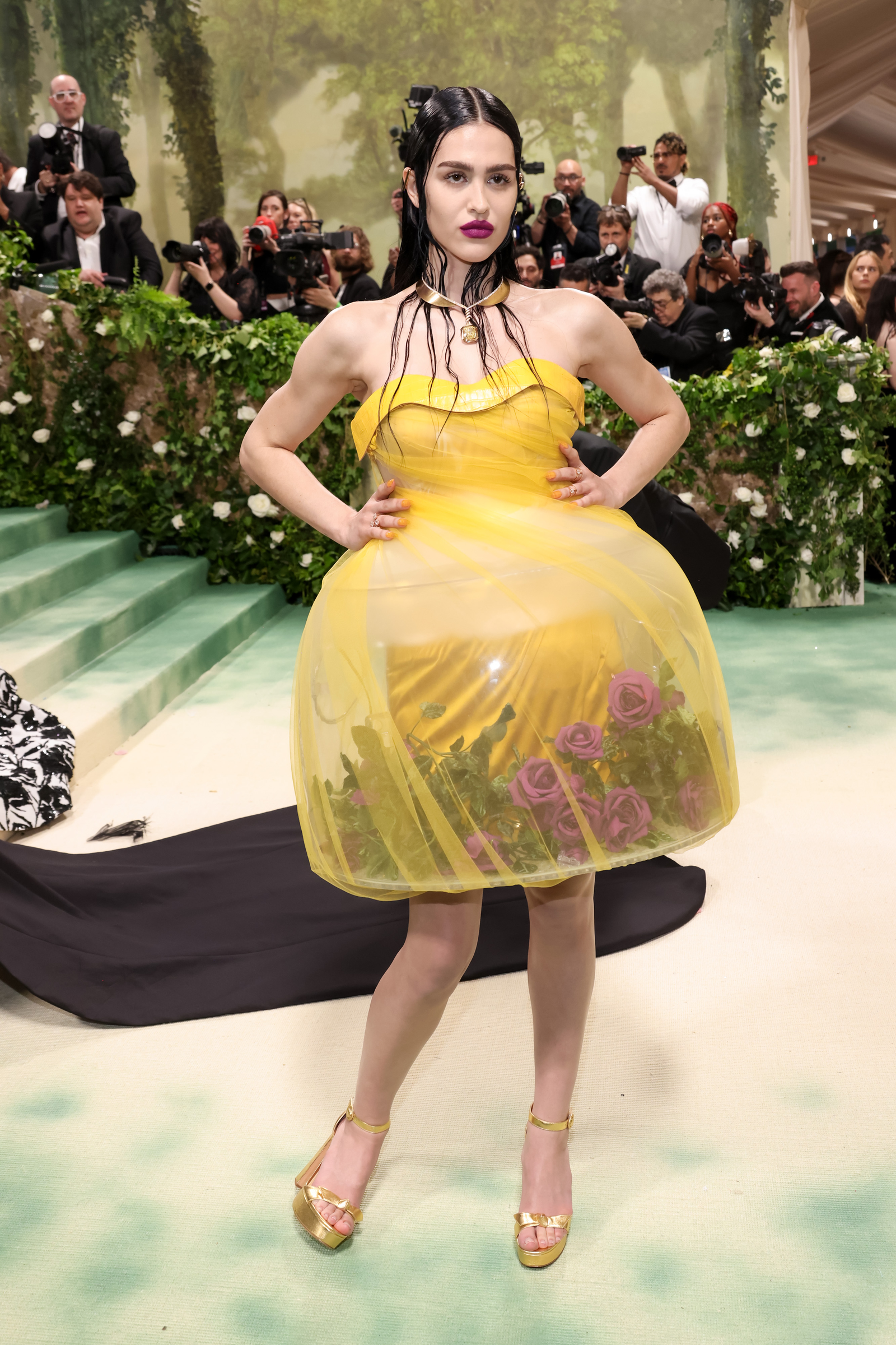 Emily Ratajkowski aposta em transparência no MET Gala 2024