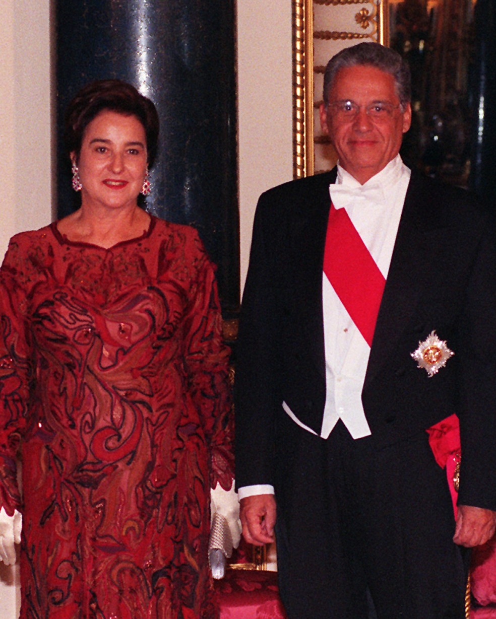Ruth Cardoso e Fernando Henrique Cardoso em visita à rainha Elizabeth em 1997 — Foto: Getty Images