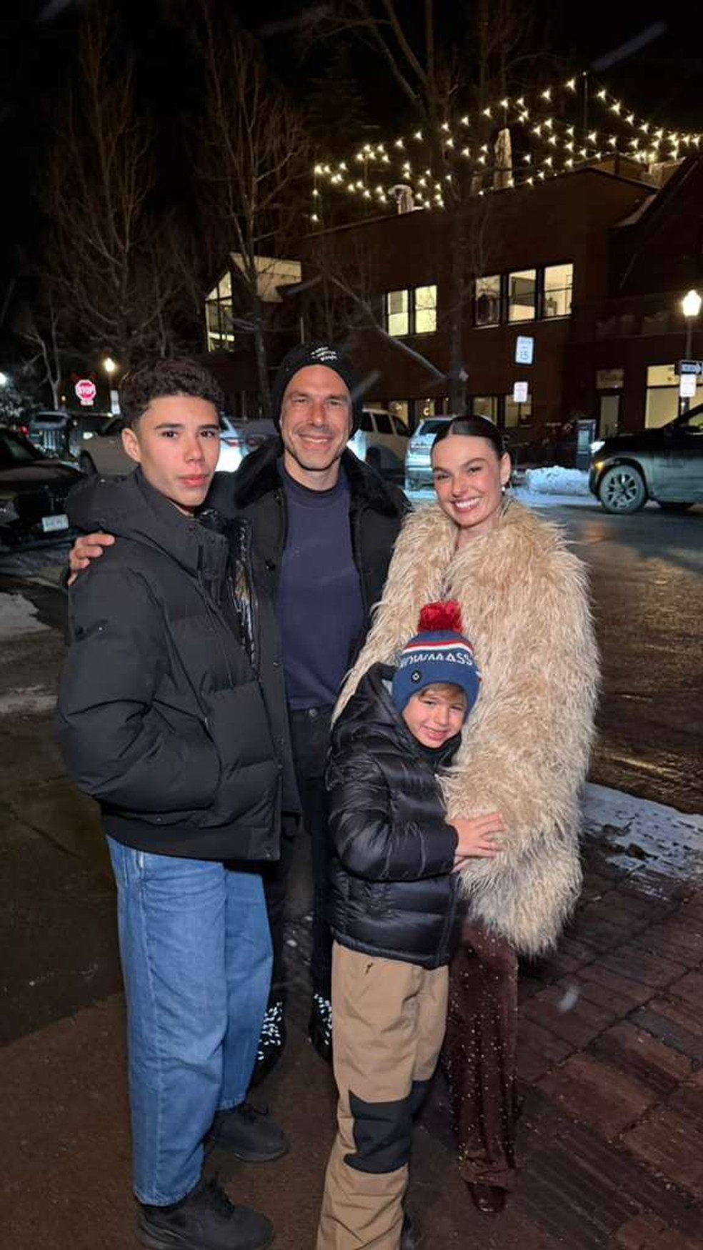 Isis Valverde celebra aniversário de 39 anos em família na neve — Foto: Divulgação/Isis Valverde