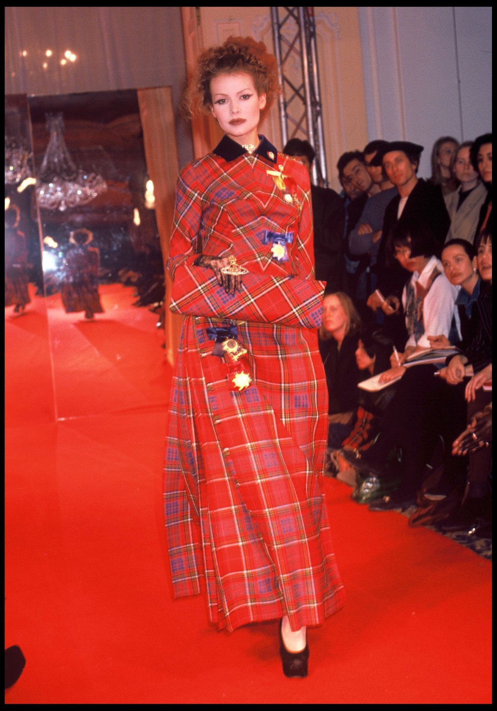Vivienne Westwood outono-inverno 1993 — Foto: Getty Images