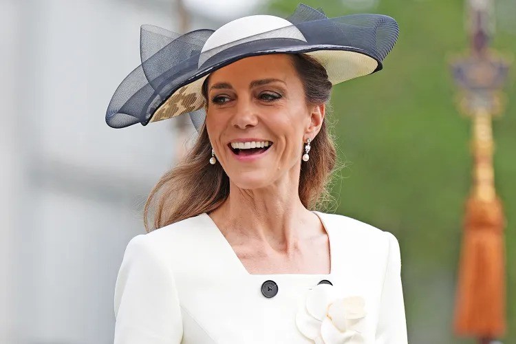 Kate Middleton homenageia Elizabeth II e Diana com joias históricas em evento real