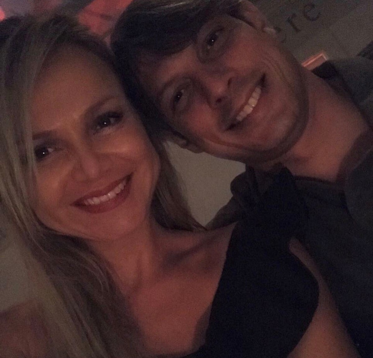 Eliana anuncia gravidez de menina e noivado com Adriano Ricco
