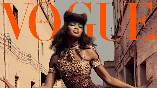Naomi Campbell posou ao lado de 11 brasileiras na Vogue Brasil em 2016 Naomi Campbell posou ao lado de 11 brasileiras na Vogue Brasil em 2016