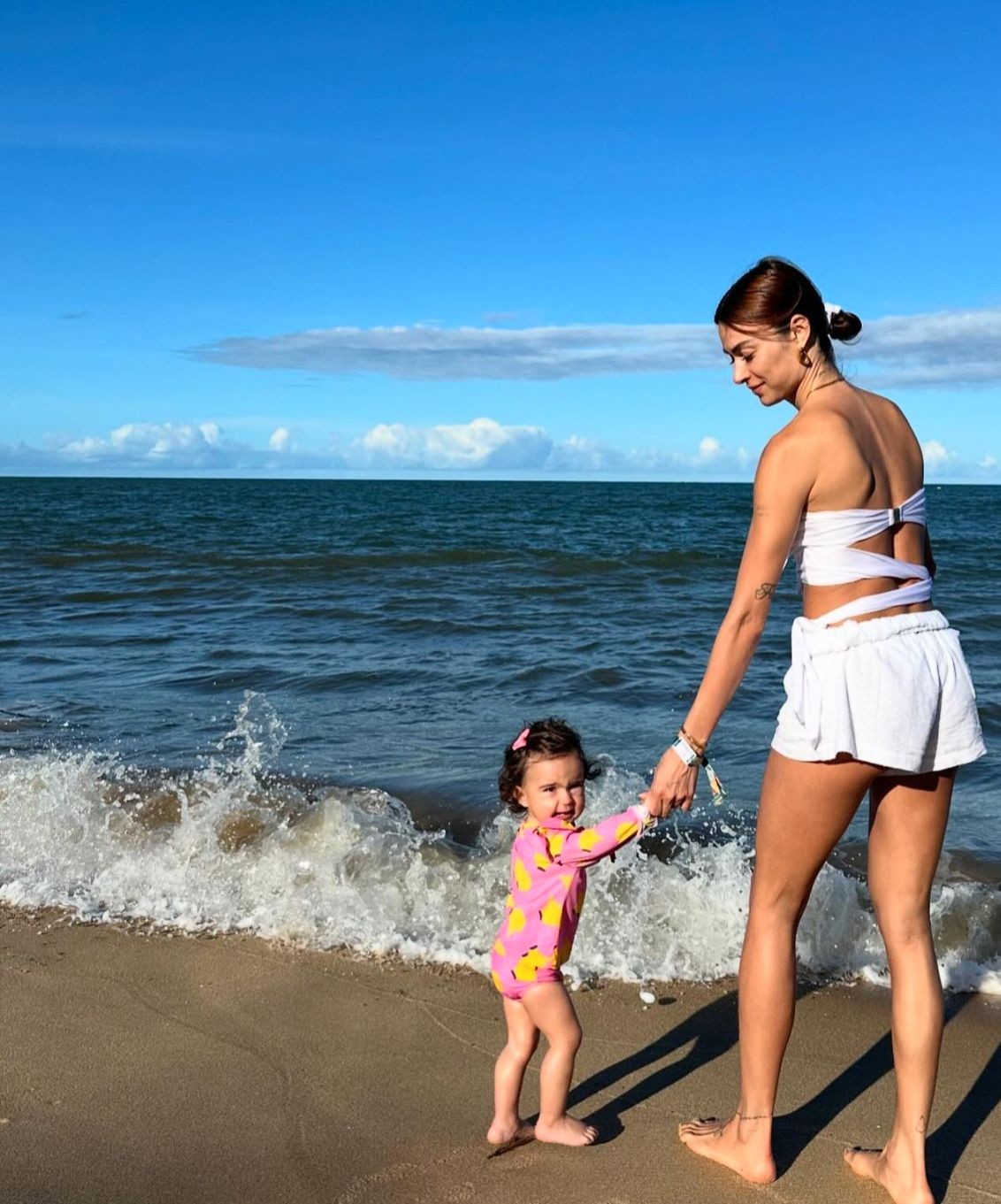 Thaila Ayala abre álbum de férias na Bahia com a família