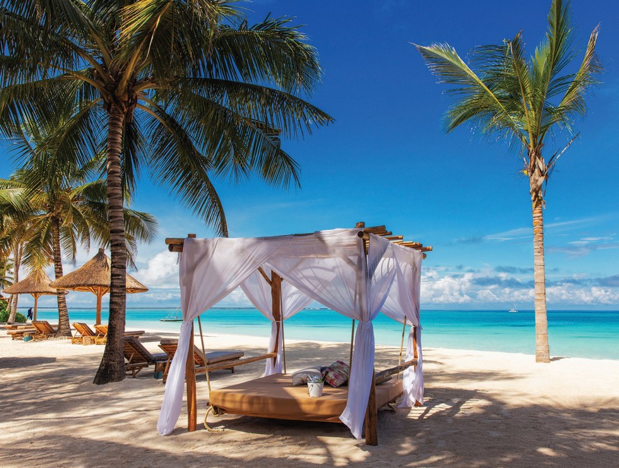 Cabanas ocupam a orla da praia de Kendwa