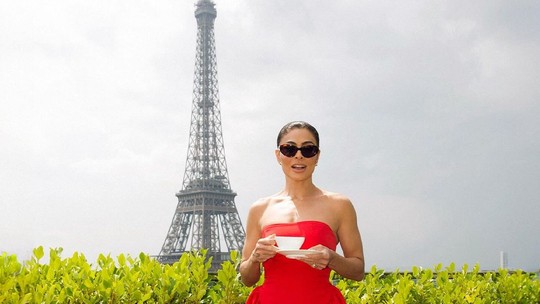 Juliana Paes abre álbum de viagem a Paris