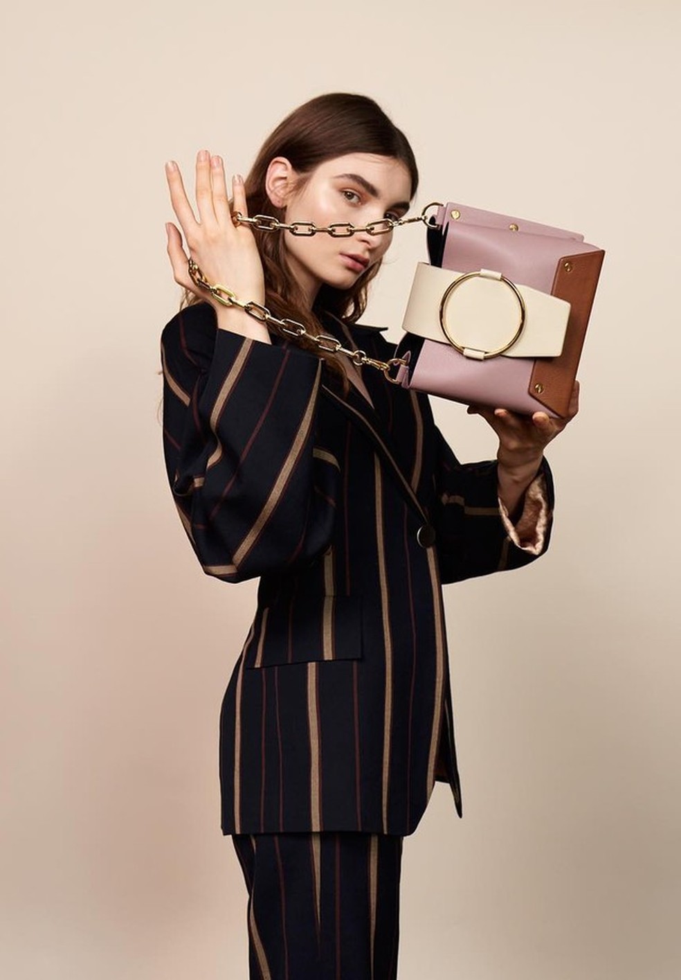 A bolsa Delila, da Yuzefi (Foto: Instagram Yuzefi/ Reprodução) — Foto: Vogue