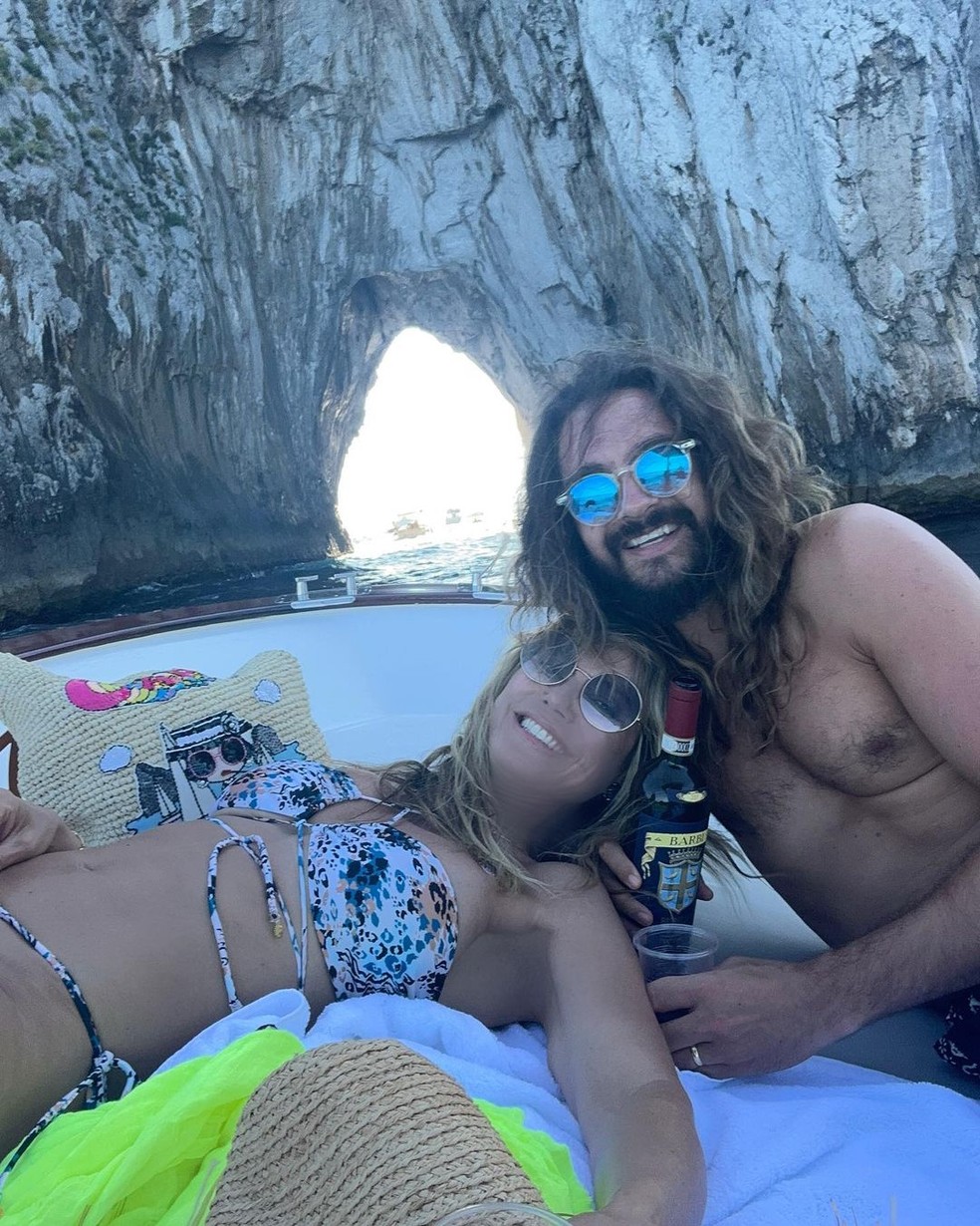 Heidi Klum esbanja beleza em novos cliques das férias em Capri
