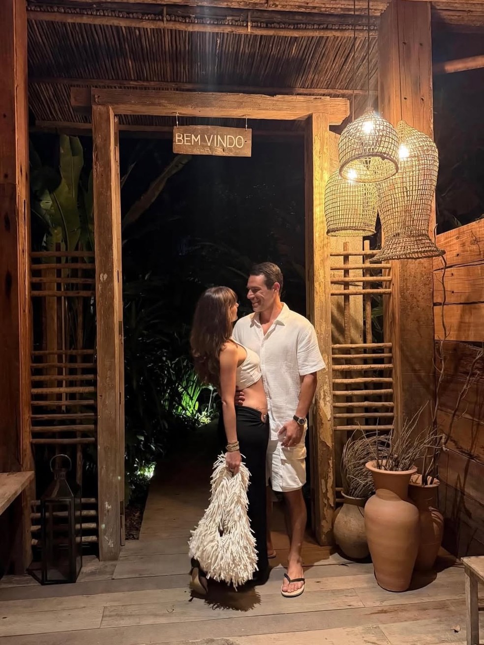 Isis Valverde encanta com álbum de fotos de viagem à Bahia — Foto: Reprodução/Instagram