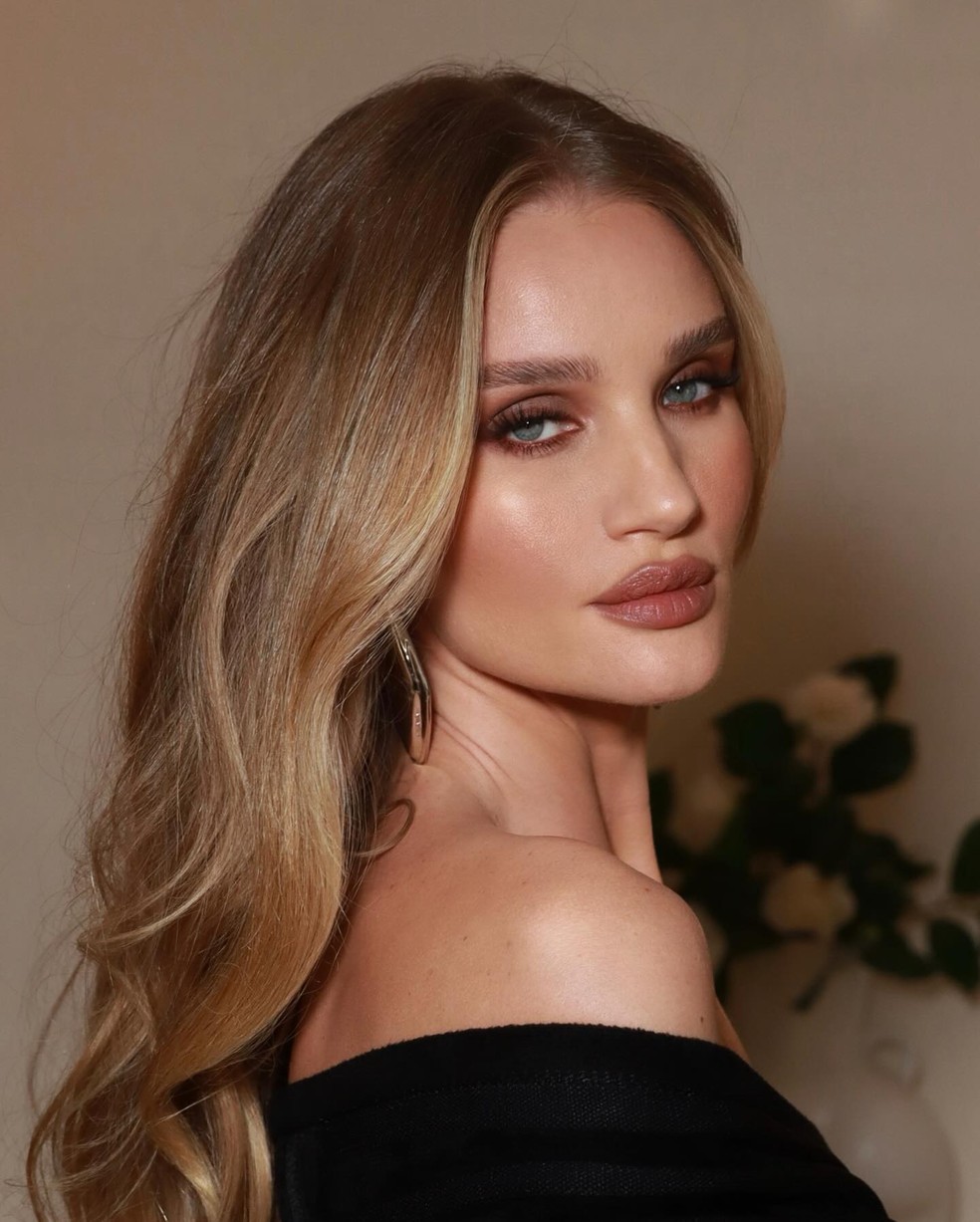 Rosie Huntington-Whiteley — Foto: @nikki_makeup