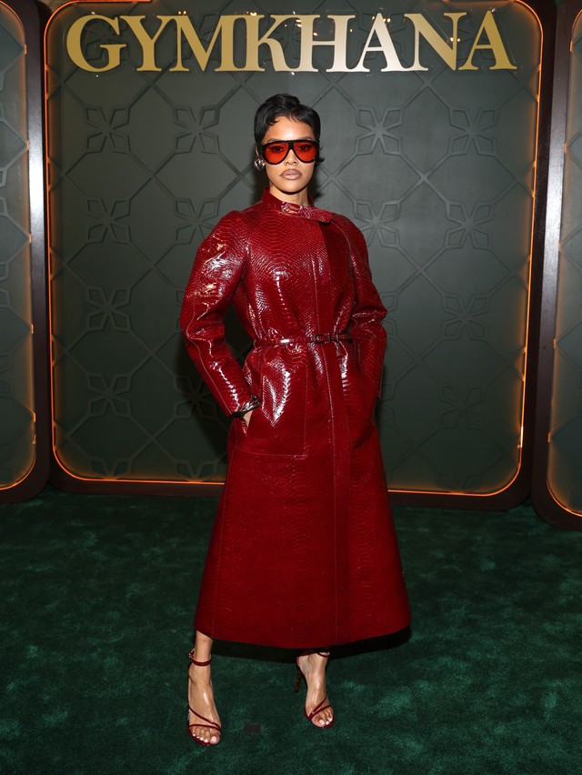 Teyana Taylor surge poderosa em look all red para evento em Las Vegas