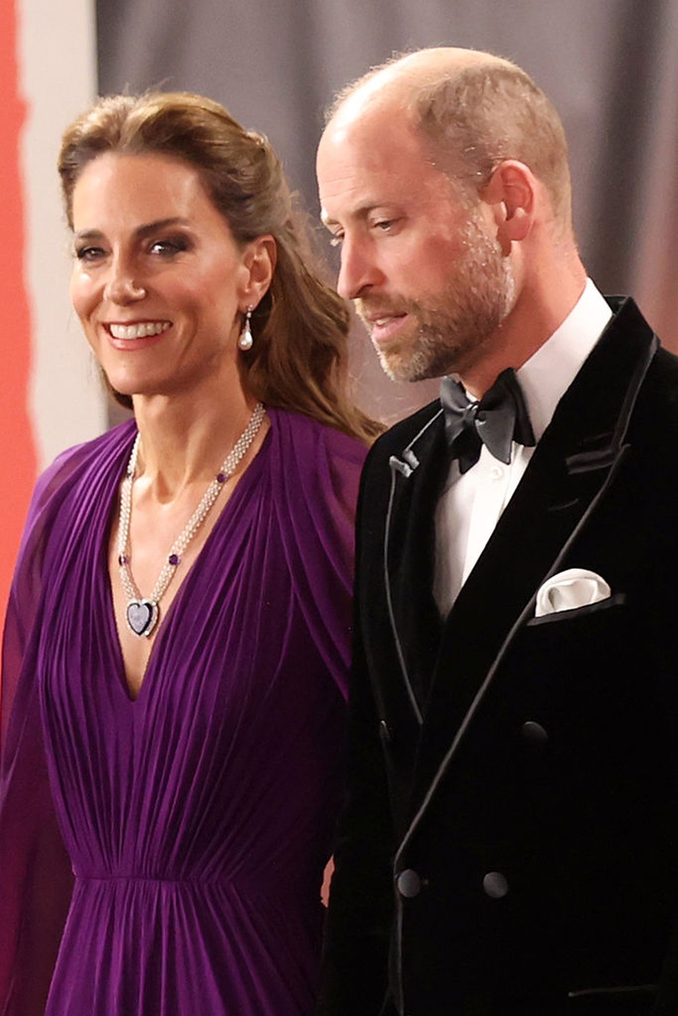 O príncipe William e Kate Middleton cumprimentam Tom Cruise na estreia de "Digger" — Foto: GettyImages