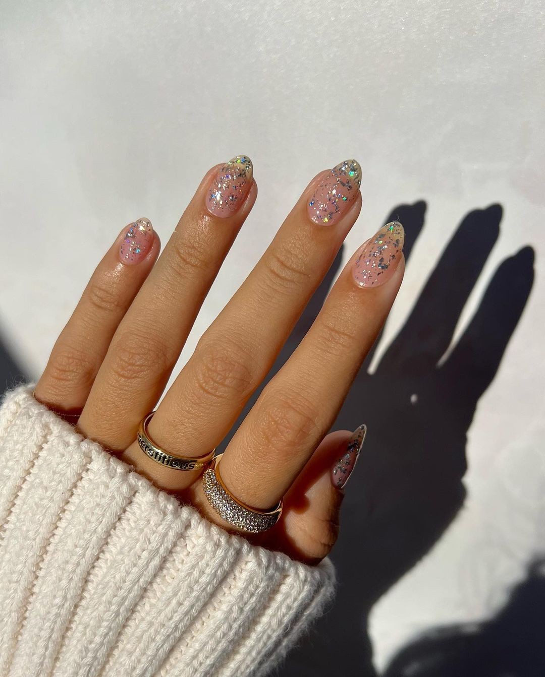 Nail art com glitter — Foto: Instagram