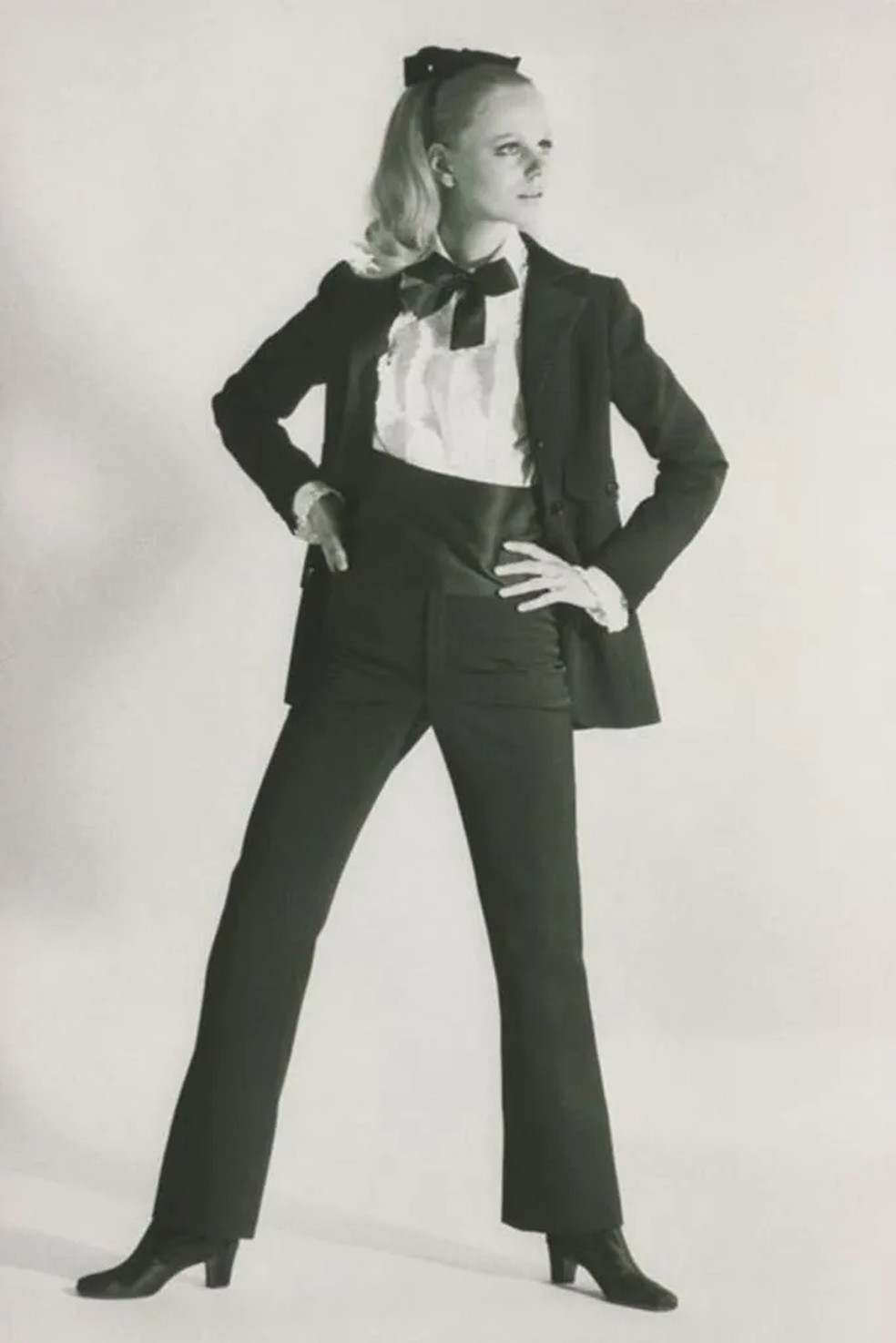 Este ano marca os 60 anos do Le Smoking, uma das criações mais lendárias de Yves Saint Laurent. — Foto: Musée Yves Saint Laurent Paris / Gérard Pataa - DR