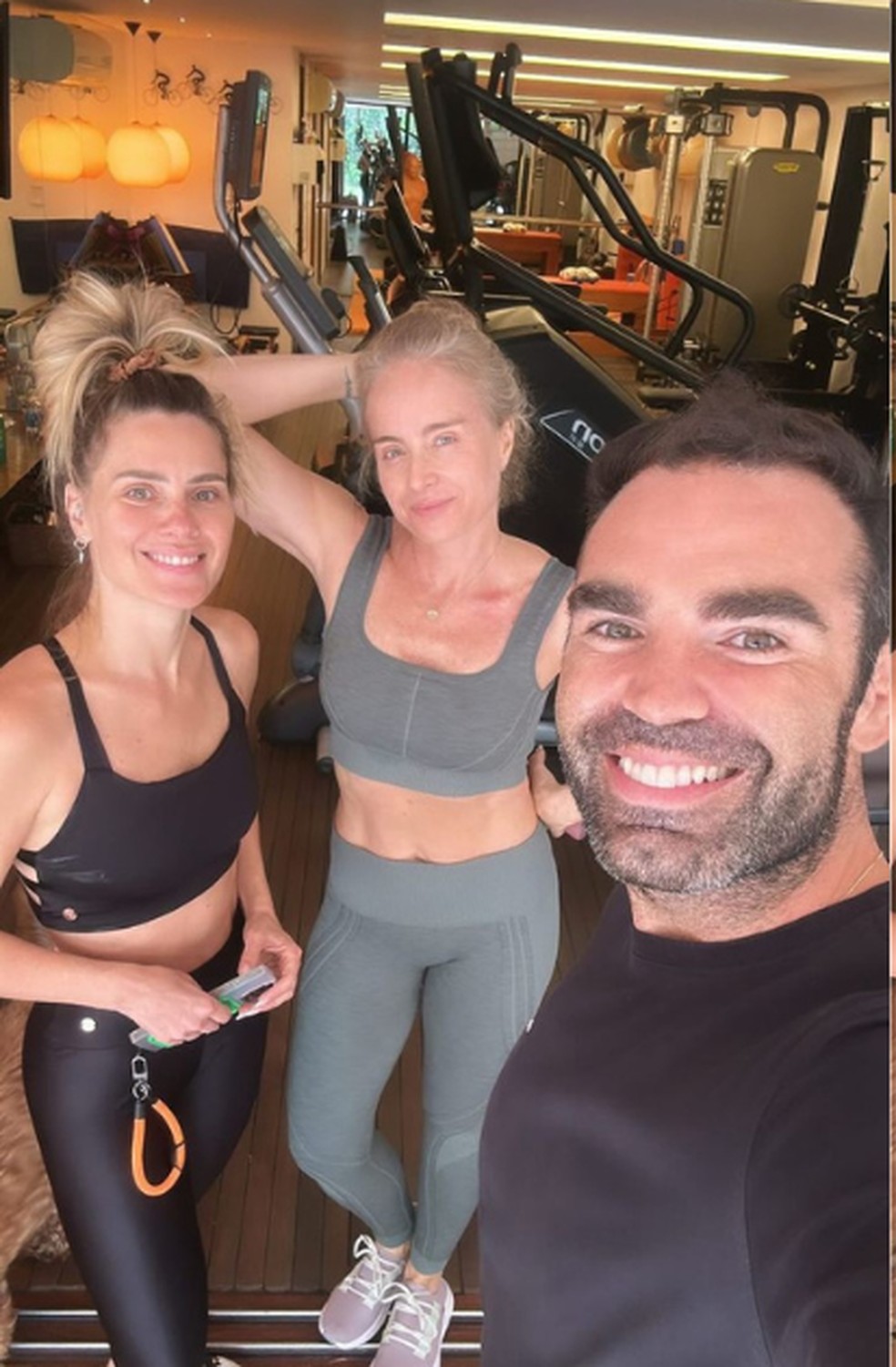 Carolina Dieckmann exibe encontro com Angélica em dia de treino