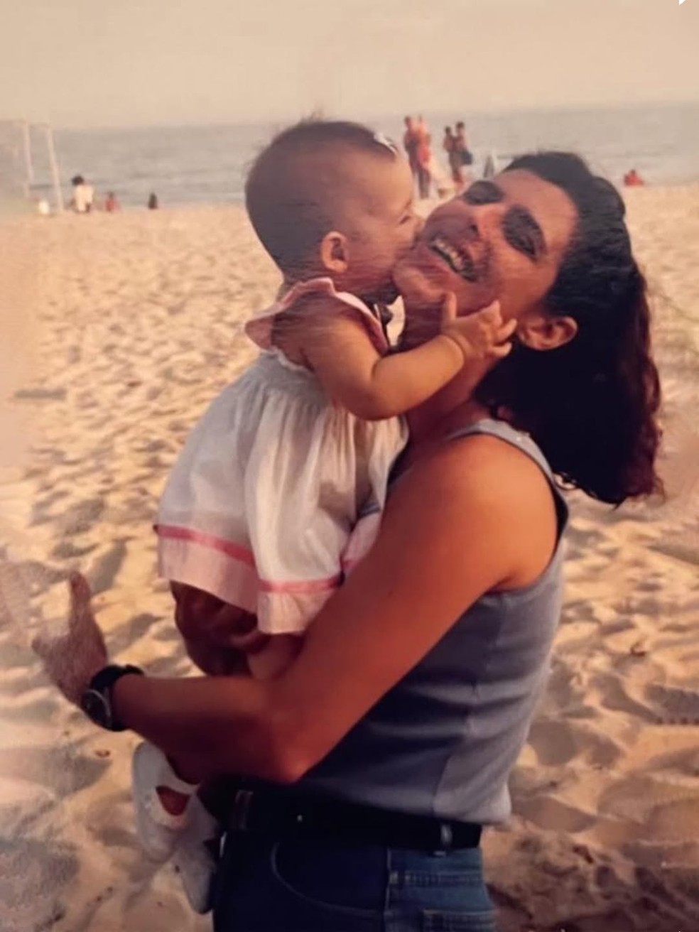 Jade Barbosa encanta ao vestir filha com look de sua infância no primeiro Dia das Mães — Foto: Reprodução/Instagram